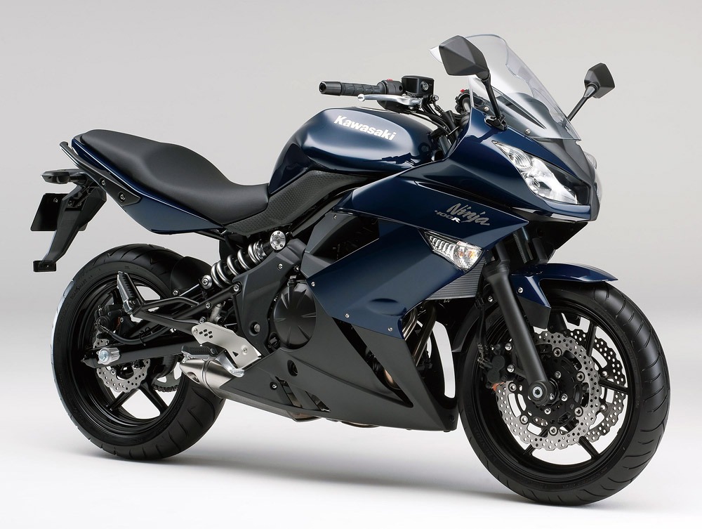 ［Ninja 400R/ABS/Special Edition］2012年モデルはブルーとレッドの2色展開
