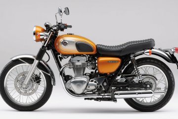 2011年モデル W800(EJ800ABF) キャンディゴールドスパーク