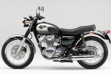 2015年モデル W800