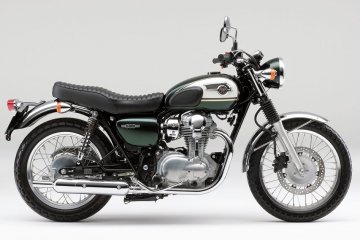 2015年モデル W800