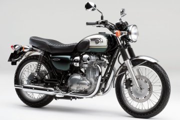 2015年モデル W800