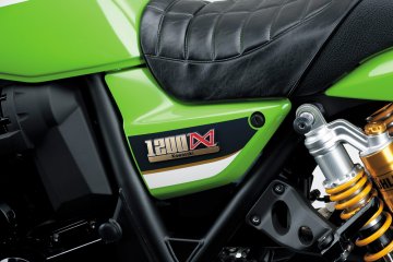 2015年モデル ZRX1200 DAEG カワサキ正規取扱店特別仕様車