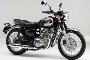 2013年モデル W800