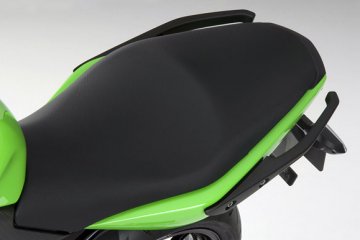 2011年モデル Ninja400R リヤシート