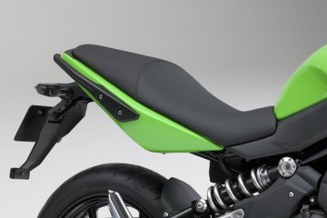 2011年モデル Ninja400R リヤシート