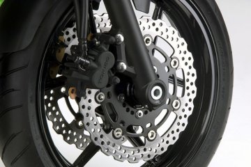 2011年モデル Ninja400R フロントブレーキ