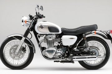 2014年モデル W800