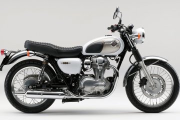 2014年モデル W800