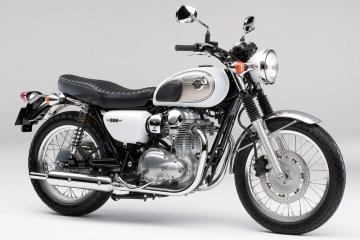 2014年モデル W800