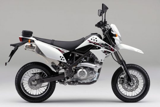 2011年モデル D-TRACKER125 ブライトホワイト