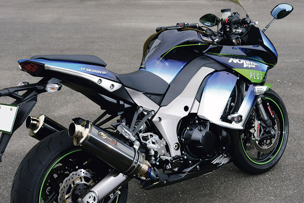 ninja 1000のチタンマフラーです。