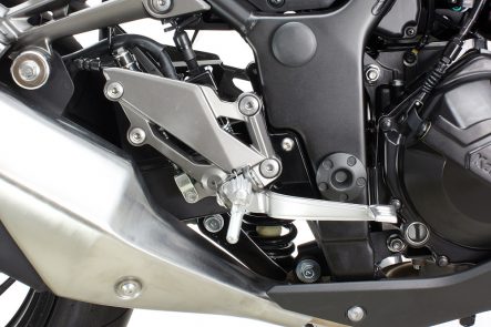 ハリケーン NInja 250/R・Z250用 ステップオフセットプレート 右