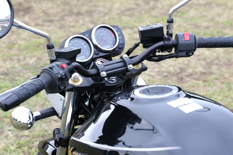 ケイズスタイルより、ZRX1200 DAEG用丸目ヘッドライトメーター