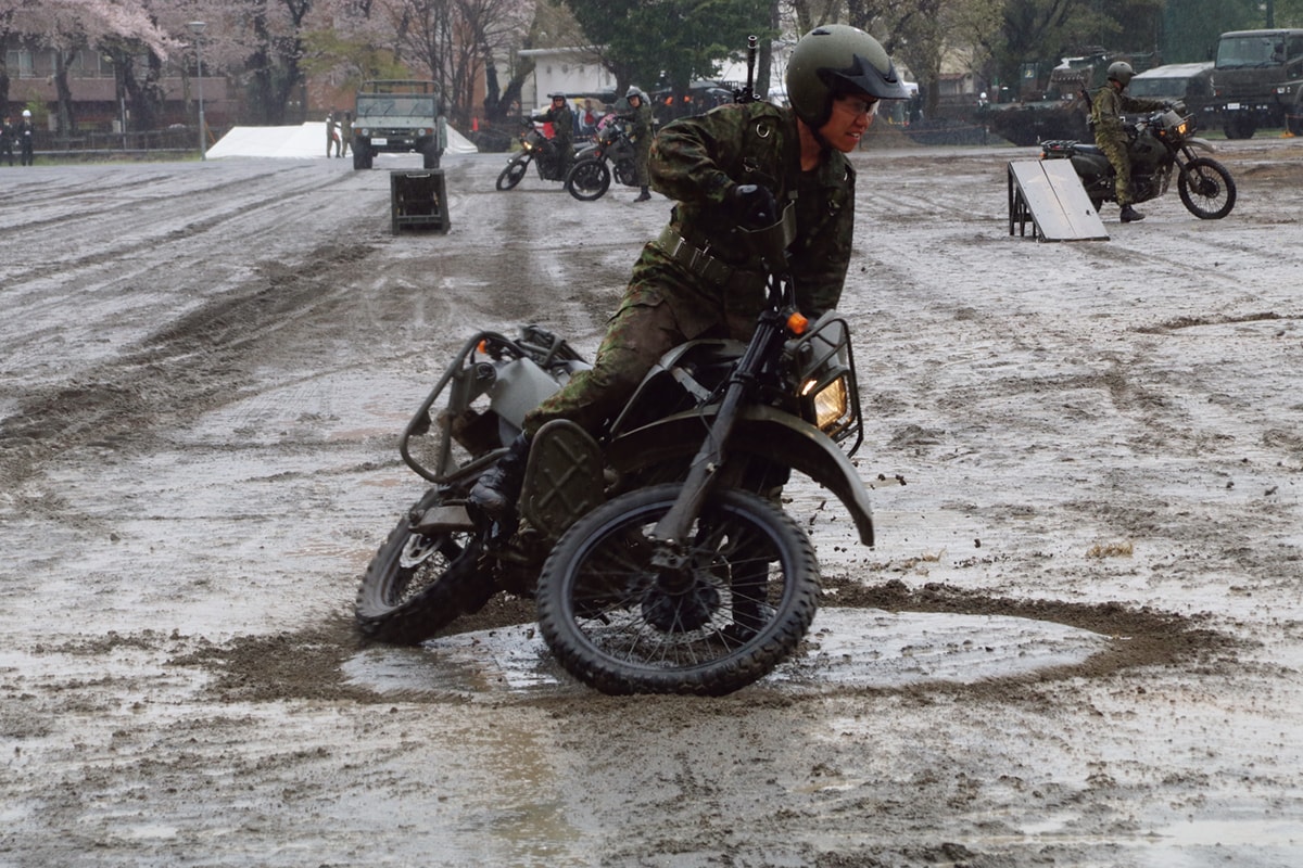 Klx250に独自の装備を追加 陸上自衛隊偵察用バイク カワサキ特派員 カワサキイチバン