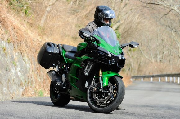 Ninja H2 SX SE 取り回し