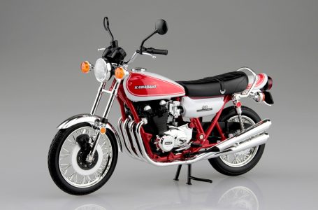 青島文化教材社 1/12 完成品バイク KAWASAKI 750RS(Z2) 赤白カラー