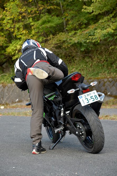 Ninja 250SL ABS KRT Edition(2016年モデル) 乗り降り