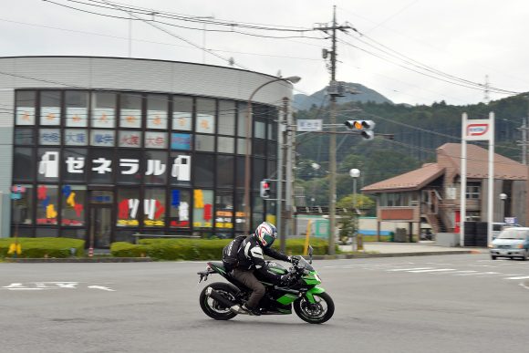 Ninja 250SL ABS KRT Edition(2016年モデル) 市街地走行