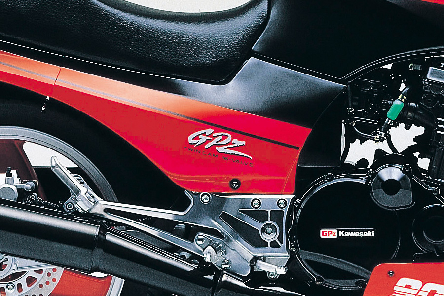 車体ロゴの変遷 | GPZ750/900Rの真実 | カワサキイチバン