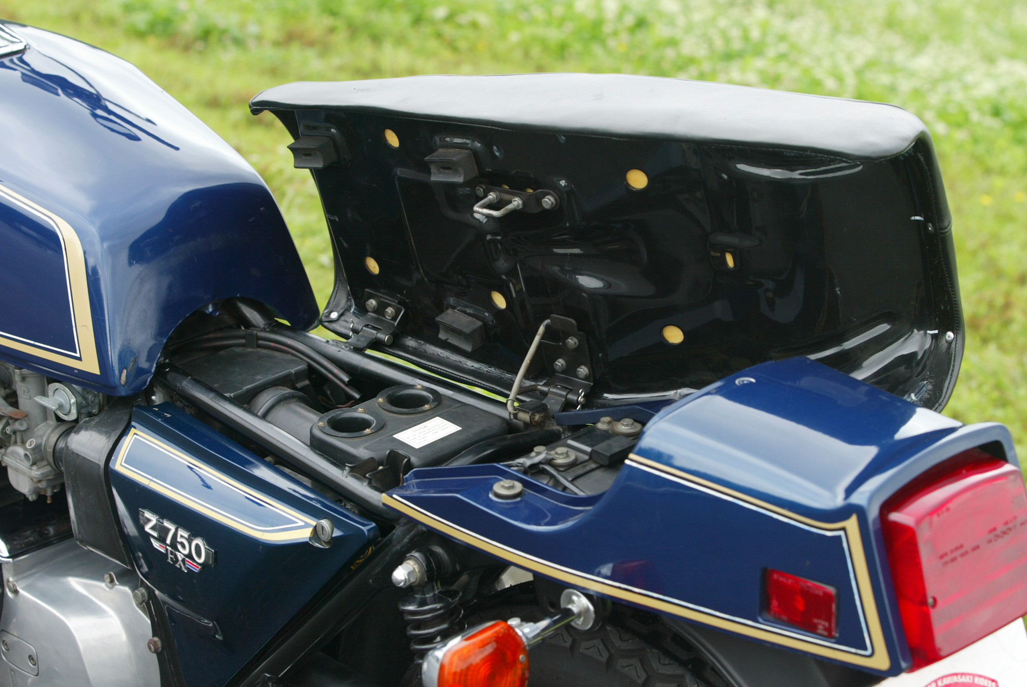Z2直系、角Zに息づく思想と魅力/Z750FX | 2ページ目 (3ページ中