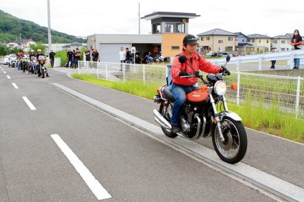 直線狭路で遅乗り大会