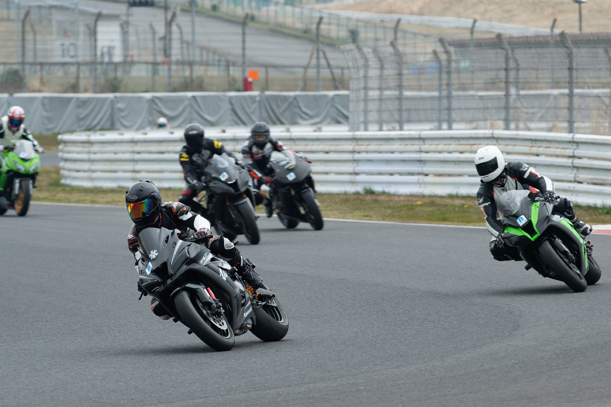 九州で最も有名な走行会イベントにカワサキ車が大挙参加 One Two クラブミーティング レポート カワサキイチバン