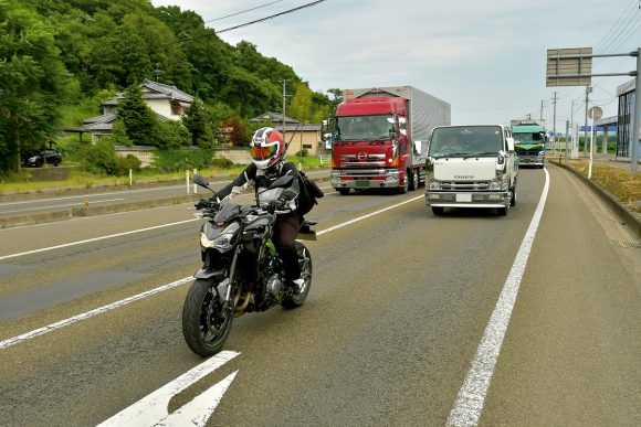 2018年モデル Z900(ZR900B) 市街地での走行