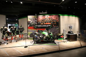 カワサキワールドにて、Kawasaki Racing Teamの鈴鹿8耐優勝マシンを展示