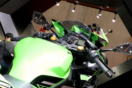 東京モーターショー2019 Ninja ZX-25R コクピット周辺