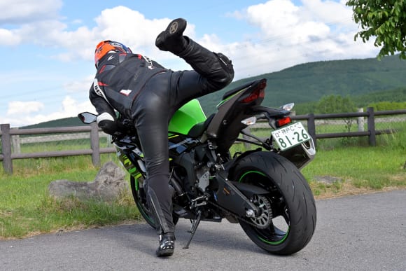 Ninja ZX-6Rインプレッション 乗り降り