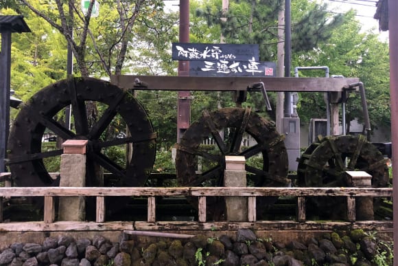 阿蘇神社の近くにある水車