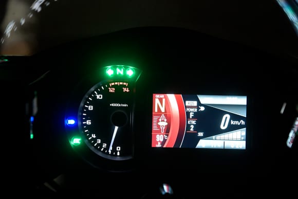 2018年モデル Ninja H2 SX SE(ZX1002BJF) メーター視認性