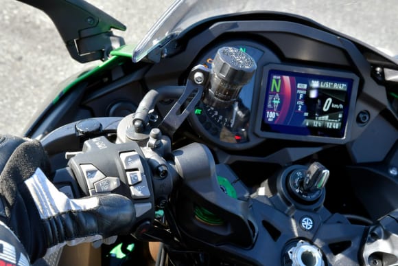 2018年モデル Ninja H2 SX SE(ZX1002BJF) メーター操作性