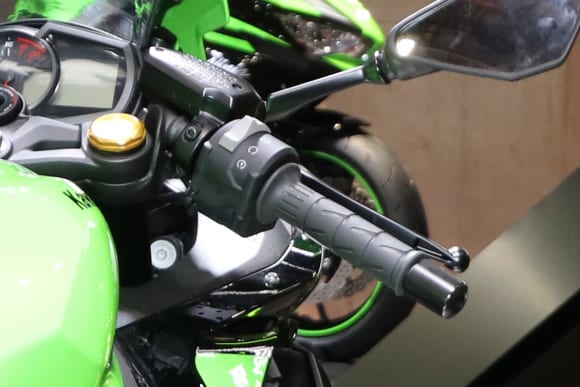 Ninja ZX-25R 電子制御スロットル