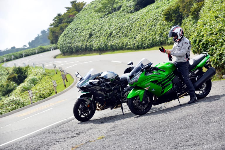 Ninja ZX-14R vs Ninja H2。プロが語る2車種の個性