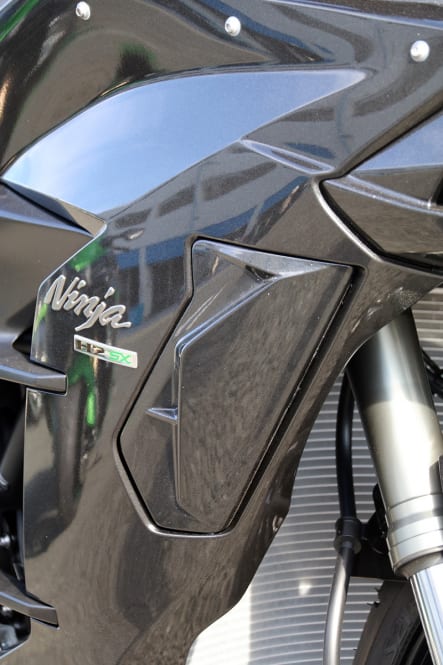 2019年モデル Ninja H2 SX コーナリングライトカバー