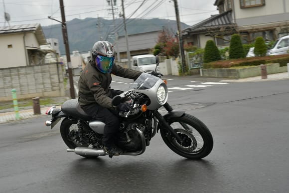 W800 CAFE 市街地走行