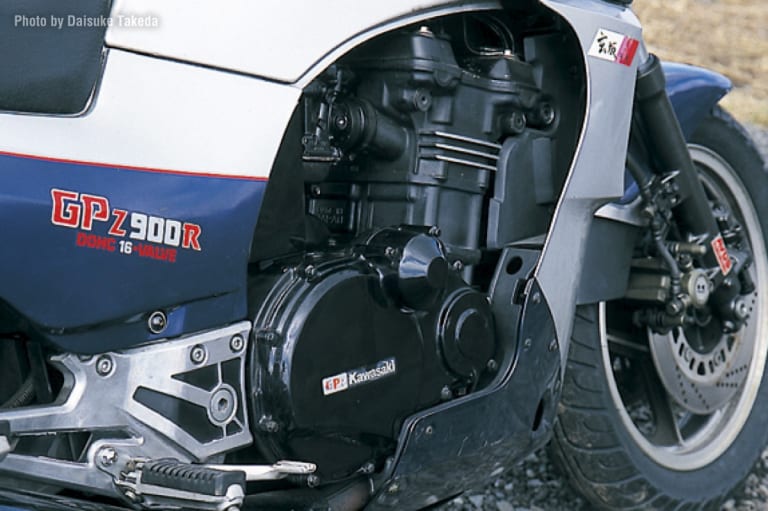 1984 GPZ900R エンジン