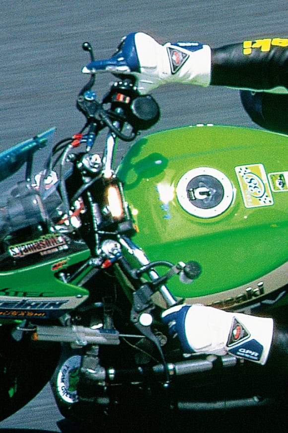 鈴鹿8耐 チーム38・ZRX1100(1998) バーハンドル