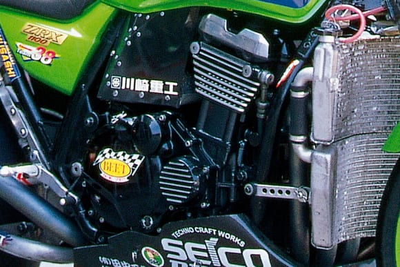 鈴鹿8耐 チーム38・ZRX1100(1998) エンジン