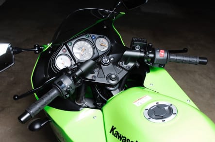 2008年モデル Ninja 250R(EX250K8F) ハンドル