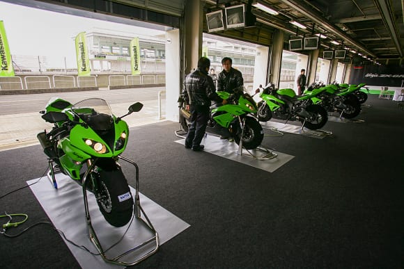 オートポリスでの2009 Ninja ZX-6Rメディア向け試乗会