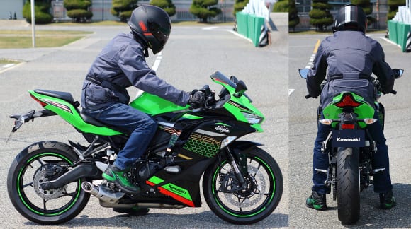 Ninja ZX-25R 足着き