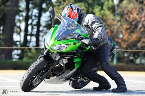 2014年モデル Ninja 400 引き起こし