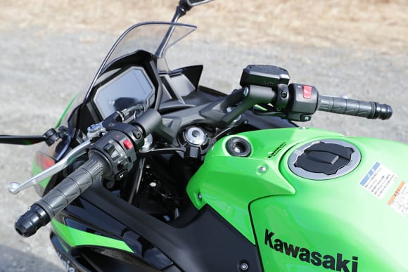 2020年モデル Ninja 650 ハンドル