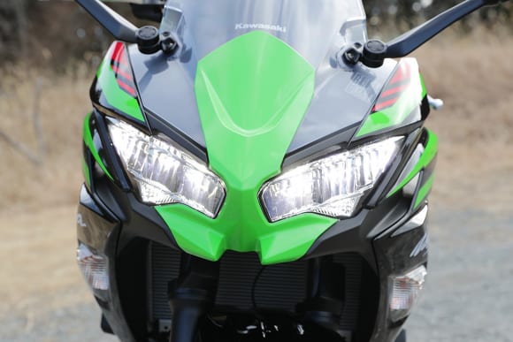 2020年モデル Ninja 650 ヘッドライト(ハイ)