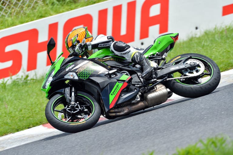 Ninja ZX-25R インプレッション