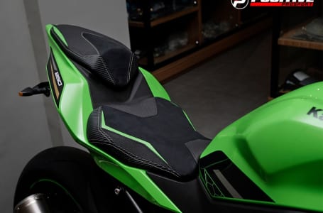 ルイモト Ninja ZX-25R シートカバー