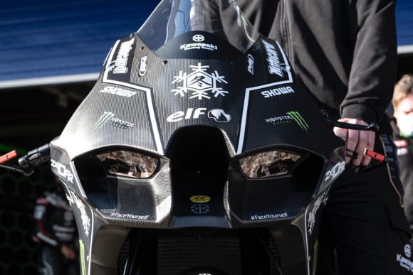 2021年新型Ninja ZX-10RR フロントカウル