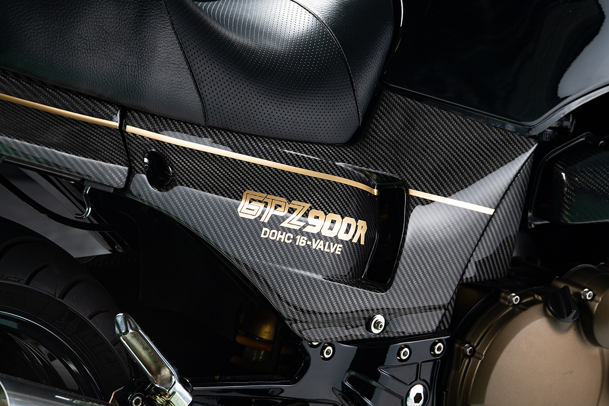 GPZ900R用ドライカーボンパーツ by エーテック ‐ 歴史的名車に
